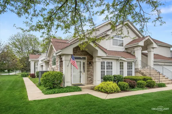1382 Spencer LN #1382, Batavia, IL 60510