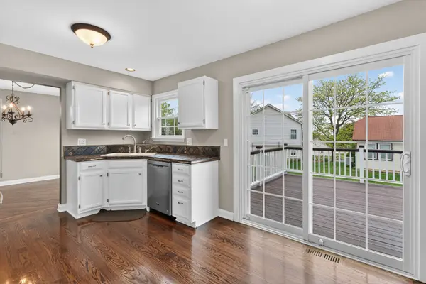 551 Shaker LN, Lake Zurich, IL 60047