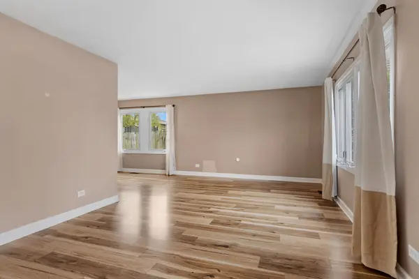 141 Pebble Creek TRL, Carol Stream, IL 60188