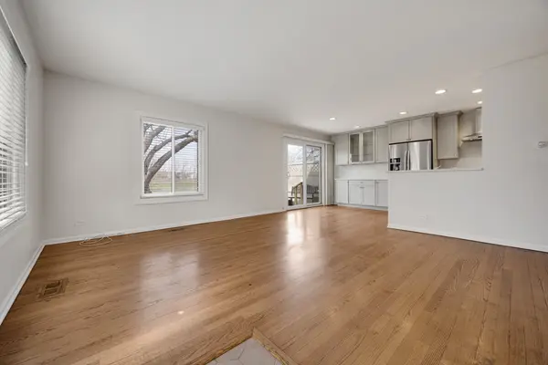 1634 Vermont DR, Elk Grove Village, IL 60007