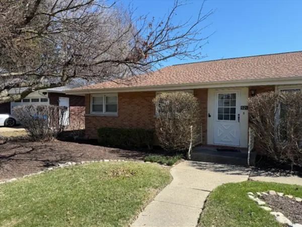 921 Northfield DR, Aurora, IL 60505