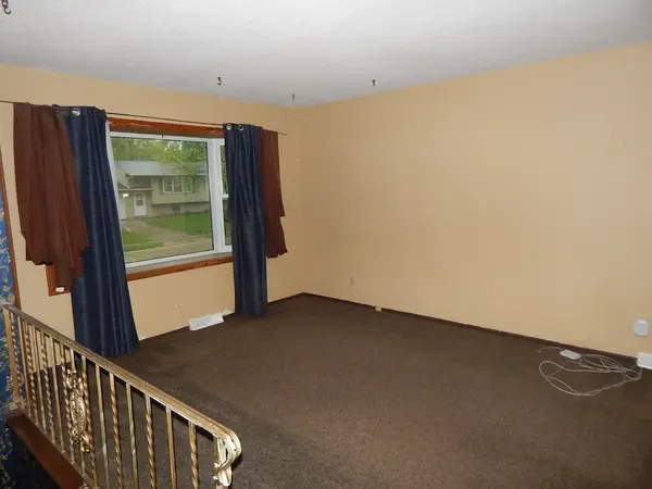 4021 Cresthill DR, Davenport, IA 52806