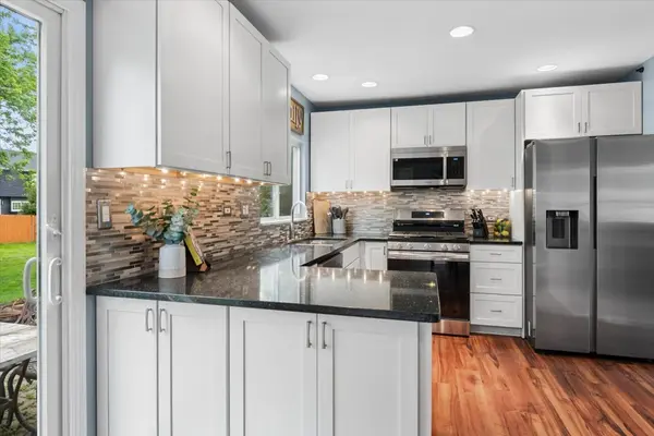 733 Cypress LN, Carol Stream, IL 60188