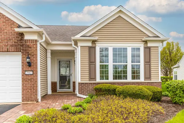 2942 Ravinia CIR, Mundelein, IL 60060