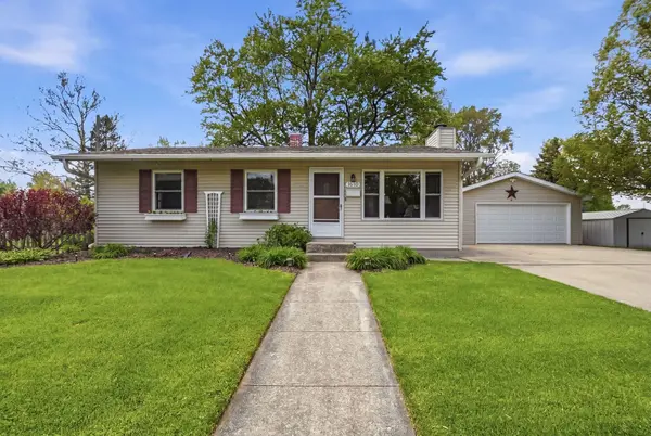 1610 SUNRISE DR, Dekalb, IL 60115