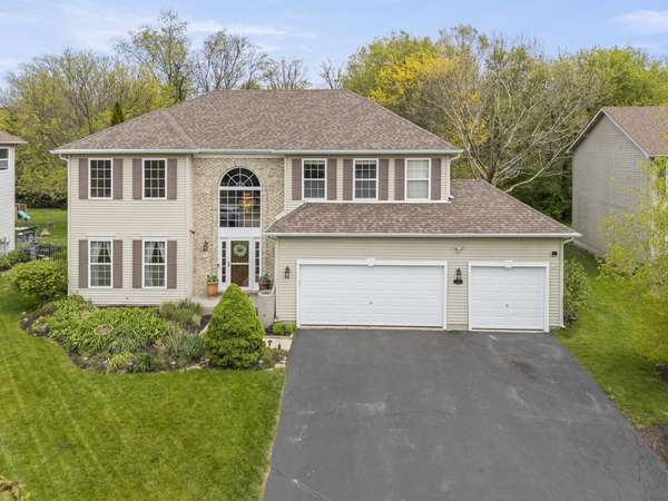 49 Sarah DR, Crystal Lake, IL 60014