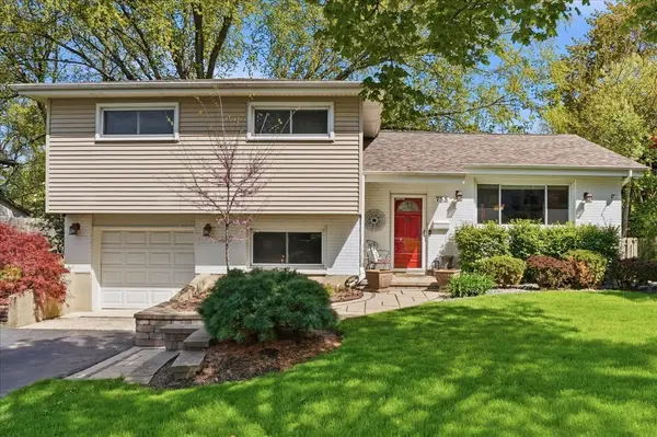 758 7TH AVE, Libertyville, IL 60048