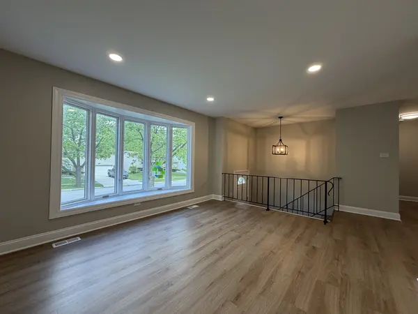 5747 Dover RD, Oak Forest, IL 60452
