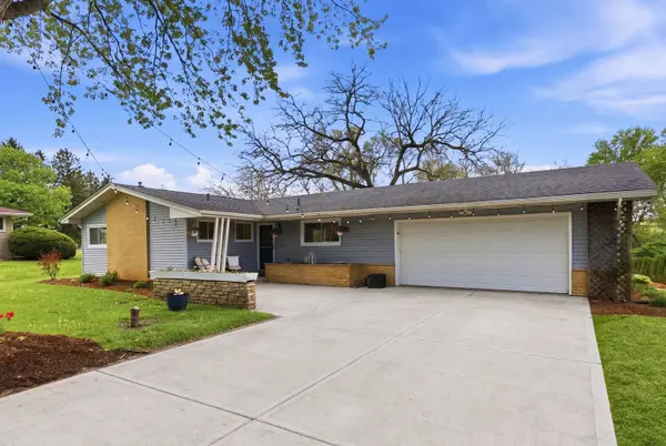 11N980 Almora TER, Elgin, IL 60124