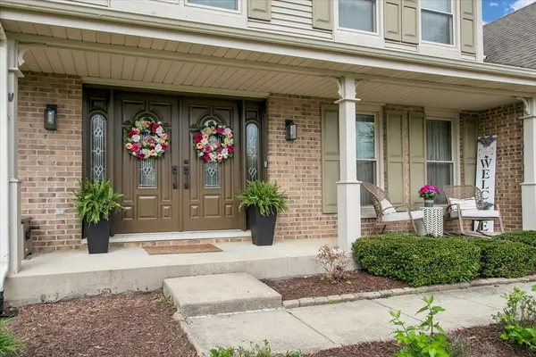 1450 Canter LN, Bartlett, IL 60103