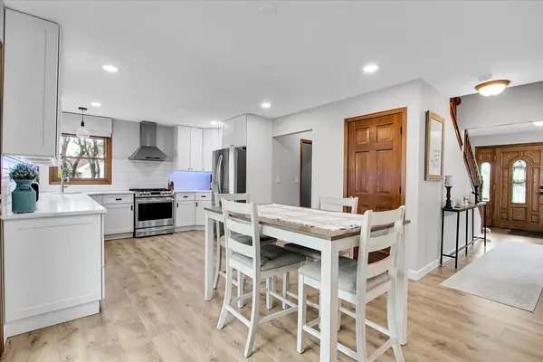 1450 Canter LN, Bartlett, IL 60103