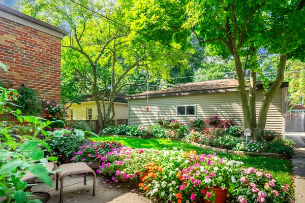 2512 Lawndale AVE, Evanston, IL 60201