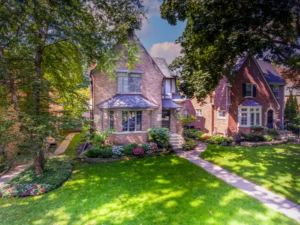 2512 Lawndale AVE, Evanston, IL 60201