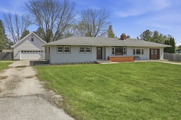 1818 Brickville RD, Sycamore, IL 60178