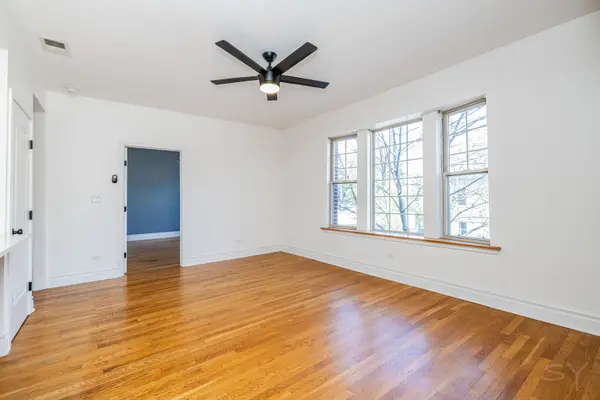 3039 W Belle Plaine AVE #2, Chicago, IL 60618