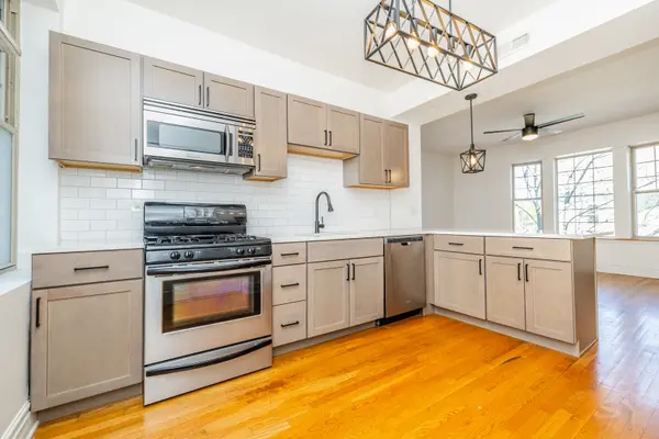 3039 W Belle Plaine AVE #2, Chicago, IL 60618