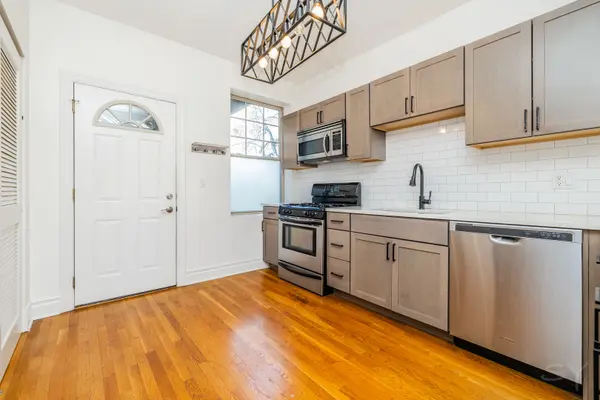 3039 W Belle Plaine AVE #2, Chicago, IL 60618