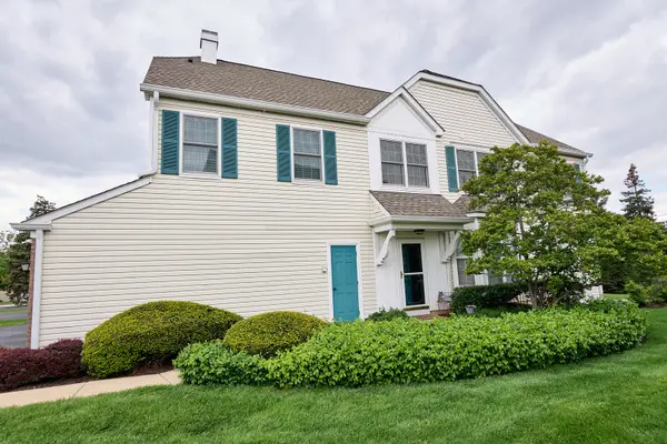 268 Gazebo LN #38, Lombard, IL 60148