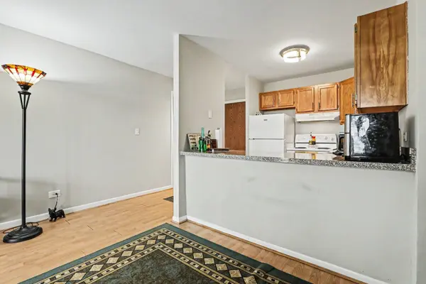 5810 Oakwood DR #5C, Lisle, IL 60532
