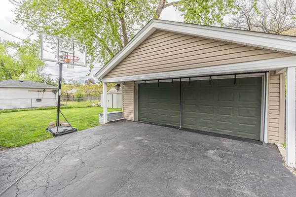 52 Sparrow RD, Carpentersville, IL 60110