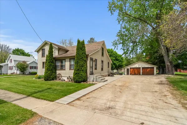 440 E LaSalle ST, Somonauk, IL 60552
