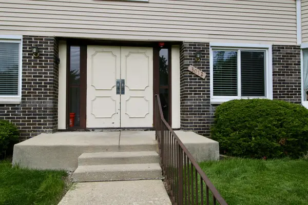 3012 Roberts DR #5, Woodridge, IL 60517