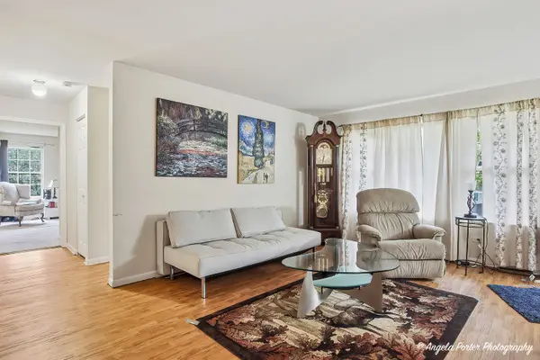 1152 N Red Oak CIR #1, Round Lake Beach, IL 60073