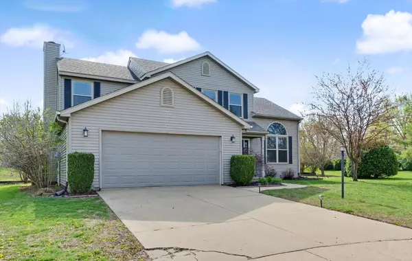 202 N Spruce DR, Mahomet, IL 61853