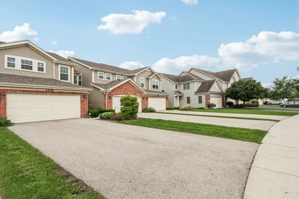 1245 Prairie View Pkwy, Cary, IL 60013