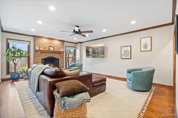 615 Windham LN, Naperville, IL 60563