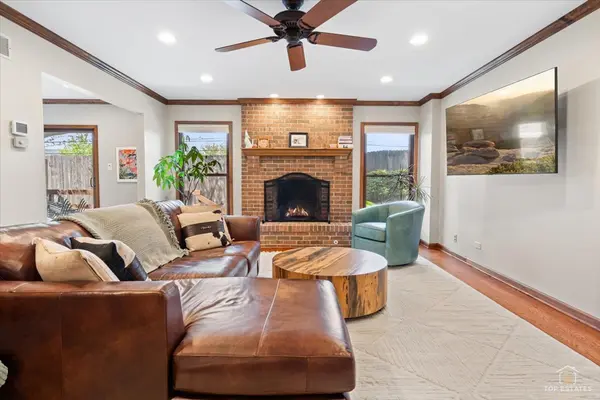615 Windham LN, Naperville, IL 60563