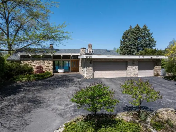 2100 Valley Lo LN, Glenview, IL 60025