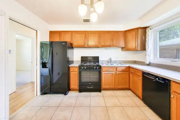 4256 Golf RD, Skokie, IL 60076