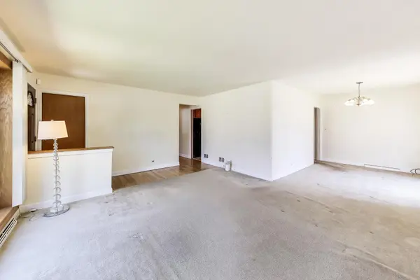 4256 Golf RD, Skokie, IL 60076