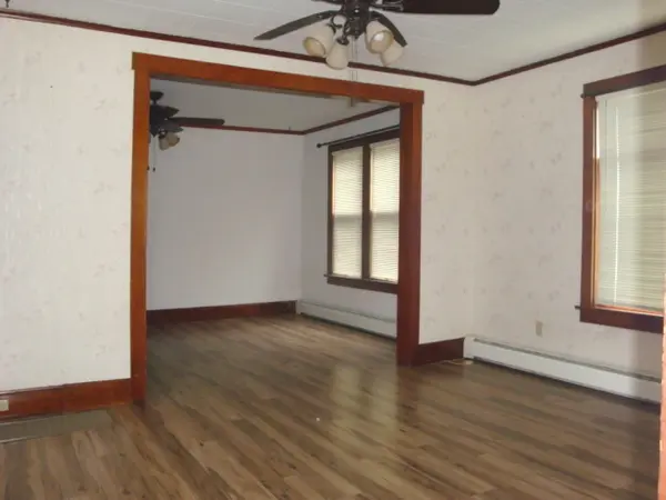 221 W Garfield AVE, Cissna Park, IL 60924
