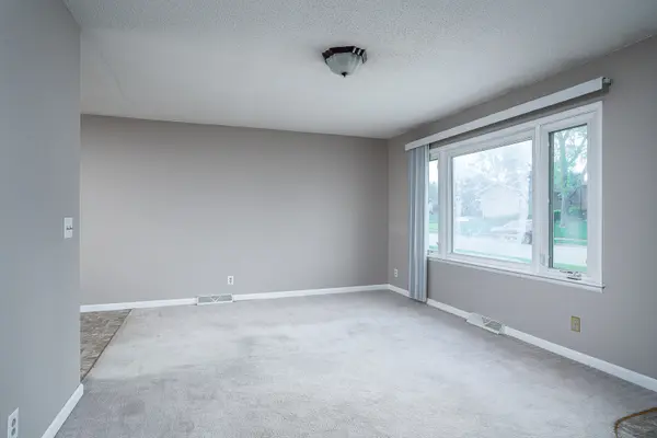 3410 Greenbrier DR, Bettendorf, IA 52722