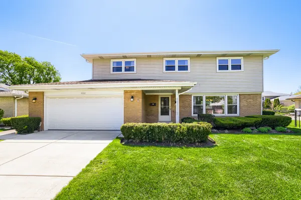 1111 W Ash DR, Mount Prospect, IL 60056