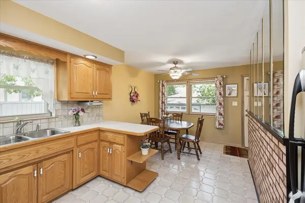 4116 Raymond AVE, Brookfield, IL 60513