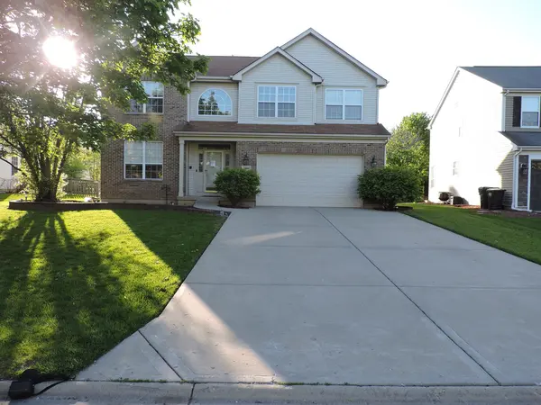 2906 Glenarye DR, Lindenhurst, IL 60046