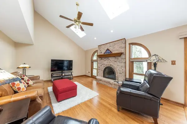 2413 Putnam DR, Naperville, IL 60565