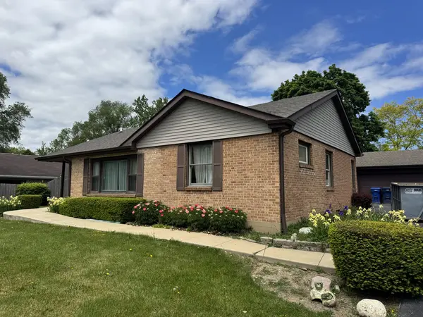 2130 Hawthorne LN, Waukegan, IL 60087