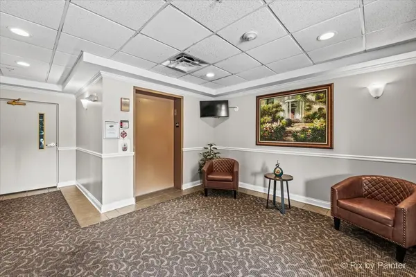 615 Perrie DR #201, Elk Grove Village, IL 60007