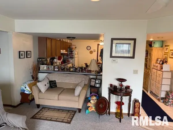 3105 W SUNSET DR, Carbondale, IL 62901