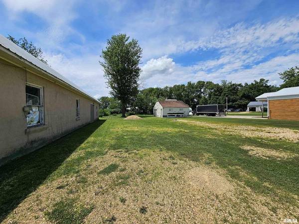 123 BROADWAY ST, Charlotte, IA 52731