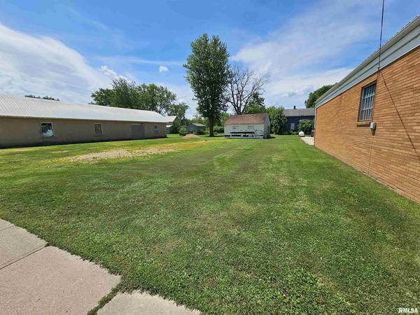 123 BROADWAY ST, Charlotte, IA 52731