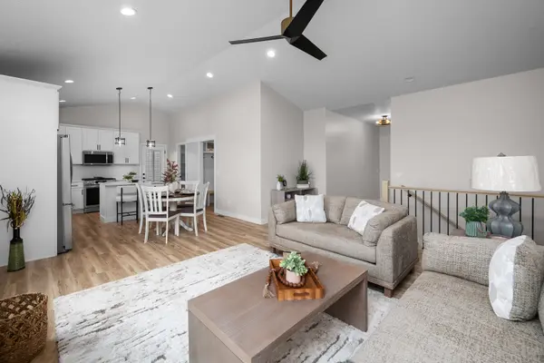 1832 Redbud CIR, Eldridge, IA 52748