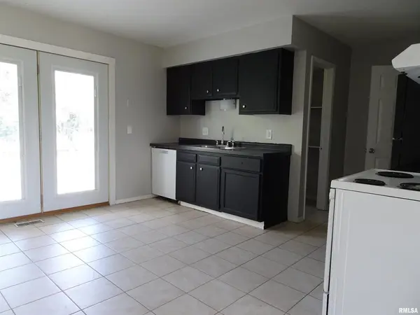 5510 N DIVISION ST, Davenport, IA 52806