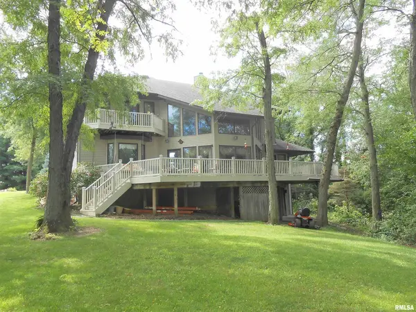 6218 114TH ST, Blue Grass, IA 52726