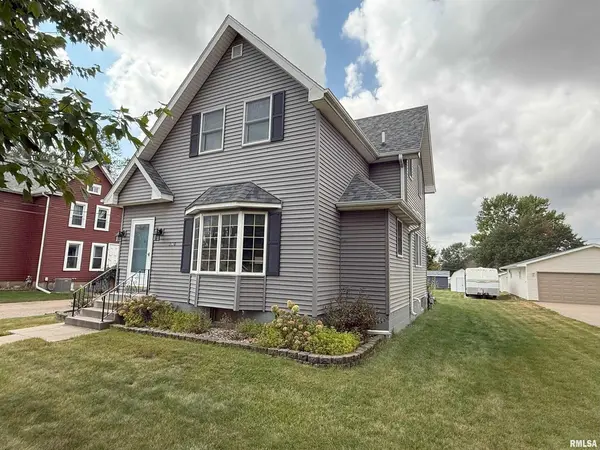 330 N MAIN ST, Walcott, IA 52773