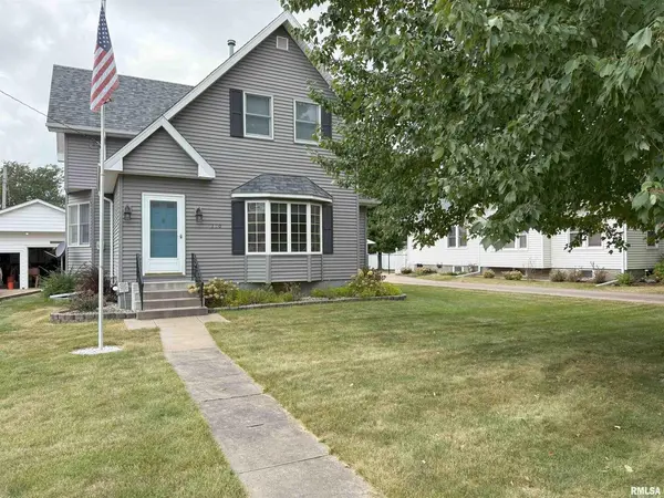 330 N MAIN ST, Walcott, IA 52773